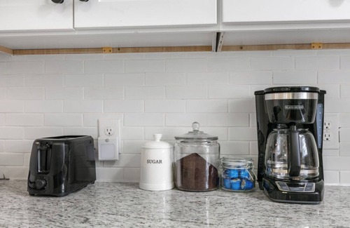 Fayetteville House | Happy Home! Freshly Renovated! Fun Games!