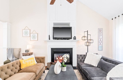 Fuquay-Varina House | Happy home in lovely neighborhood sleeps 8 🌟
