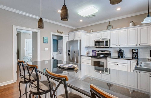Crystal Beach House | Happy Place -a 2 bedroom, 2 bath, sleeps 8.