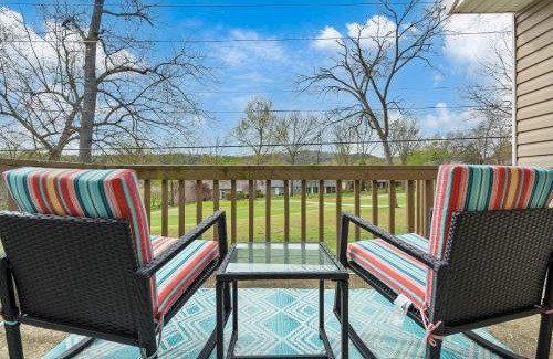 Table Rock House | Happy Place Hideaway - Walk to Taneycomo