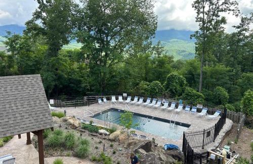 Gatlinburg - Pigeon Forge House | Happy Trails - Cobbly Nob Resort Home