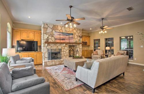 Emory House | Happy Trails Hideout with New Bunk House and Hot Tub!