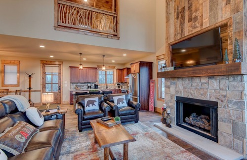 Elk Park Cabin | Happy Trails - Pet friendly Eagles Nest with view, hot tub, fire pit