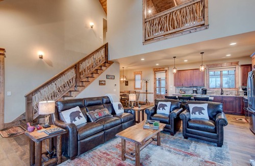 Elk Park Cabin | Happy Trails - Pet friendly Eagles Nest with view, hot tub, fire pit