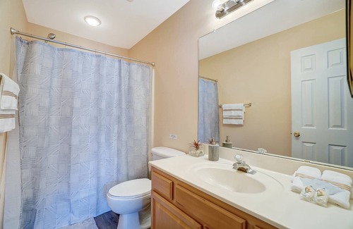 Charlotte House | Happy Trails Townhome - 10 min. from UNCC, PNC Pavilion & Hospital - Community pool - BBQ - Pets OK