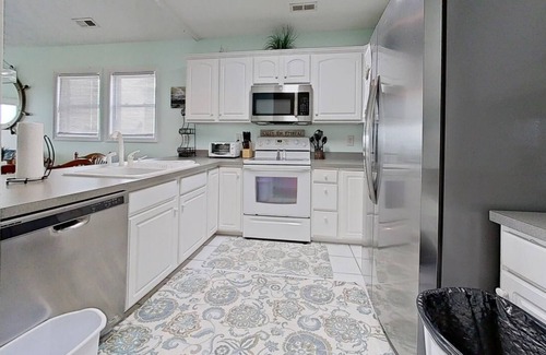 Surf City House | Harbor House 1601 Beautiful beach cottage duplex -sleeps 9, short walk to beach!