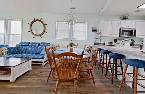 Surf City House | Harbor House 1601 Beautiful beach cottage duplex -sleeps 9, short walk to beach!