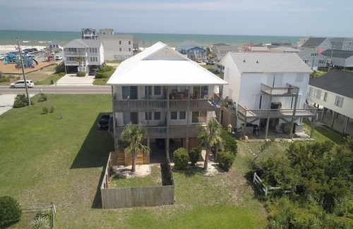 Surf City House | Harbor House 1601 Beautiful beach cottage duplex -sleeps 9, short walk to beach!