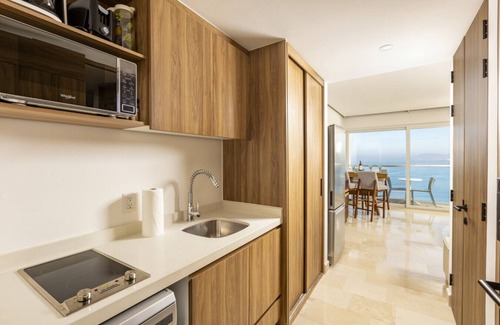Las Glorias Apartment | Harbor Nt1611 by Moikkarentals