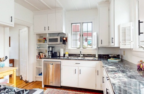 Boothbay Harbor House | Harborfront Home in the Heart of Boothbay | Walk to Restaurants & Shops
