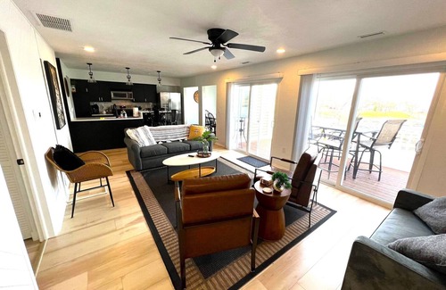 Huron Condo | Harborview on the water-sleeps 24 w/8 King Suites!