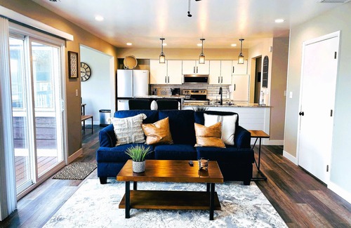 Huron Condo | Harborview on the water-sleeps 24 w/8 King Suites!