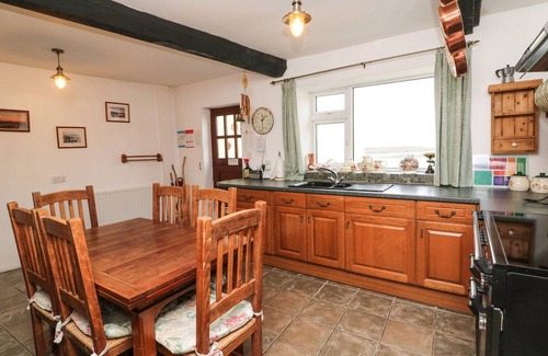 Watchet House | HARBOUR COTTAGE, pet friendly, character holiday cottage in Watchet