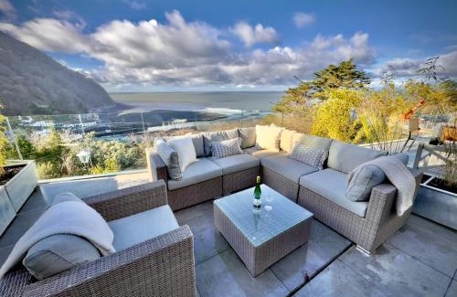 Lynmouth Apartment | Harbour Edge, Luxury 2 BR 2 BA Apt, Sea View and Terrace, Parking