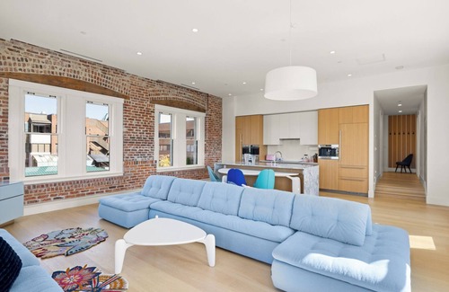 Inner Harbour Condo | Harbour Heaven