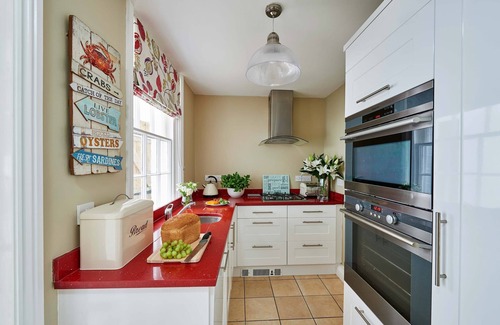 West Cliff Cottage | HARBOUR HOUSE, pet friendly, with open fire in Whitby