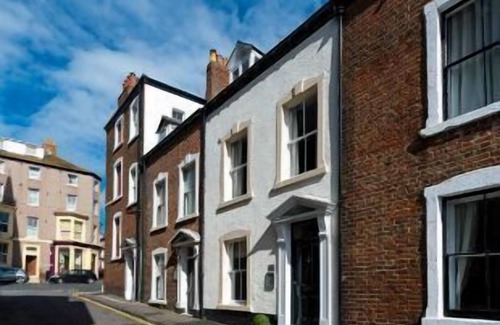 West Cliff Cottage | HARBOUR HOUSE, pet friendly, with open fire in Whitby