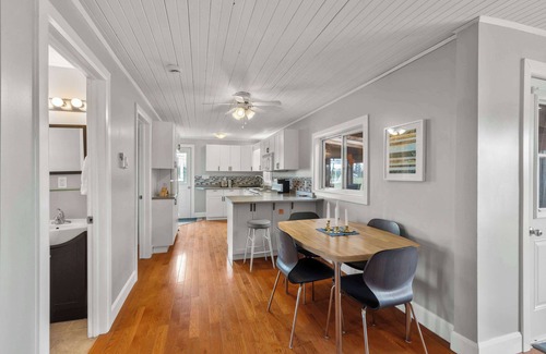 Savage Harbour House | Harbour Hues - minutes from the beach!