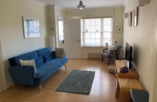 Whitstable Cottage | Harbour Mews: Central Whitstable, Free Parking, Fast WiFi