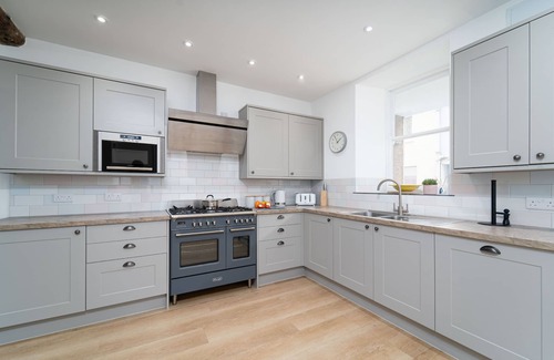 St Ives House | Harbour Moorings, Downalong – Sleeps 8 – Sea Views - Off Site Parking