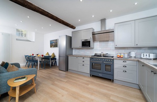St Ives House | Harbour Moorings, Downalong – Sleeps 8 – Sea Views - Off Site Parking