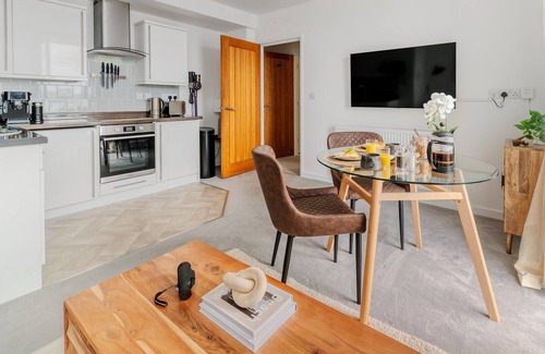 Mylor Churchtown Apartment | Harbour sea views in town centre