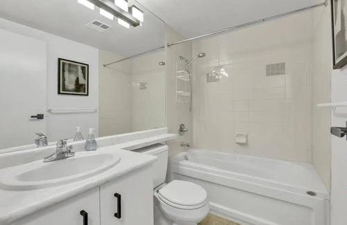 Coal Harbour Apartment | Harbour-view Apartment in Downtown