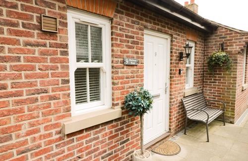 Whitby House | HARBOUR WALK, pet friendly, country holiday cottage in Whitby