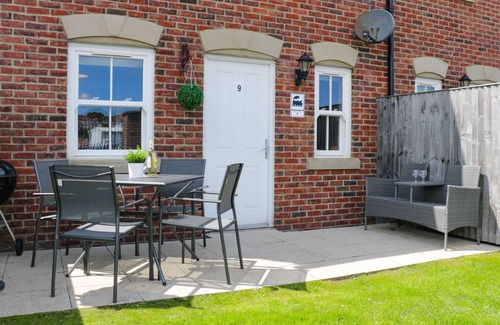 Whitby House | HARBOUR WALK, pet friendly, country holiday cottage in Whitby