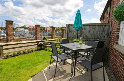 Whitby House | HARBOUR WALK, pet friendly, country holiday cottage in Whitby