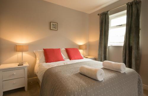 Holestone Moor House | Hardwick Cottage- Darwin Lake Holiday Village