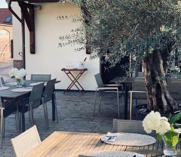 Valtice House | HARDY - Cognac & Pension