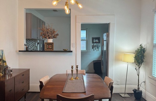 Northside House | Hardy Heaven: Modern Amenities & Vintage Charm, Pet Friendly, 3 miles from DT