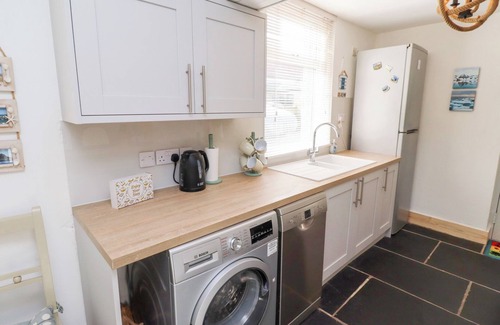 Seahouses Cottage | HARES FORM, pet friendly, with open fire in Seahouses