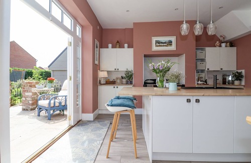 Holme-on-Spalding-Moor House | HARFORD HOUSE, pet friendly, with hot tub in Holme-On-Spalding-Moor