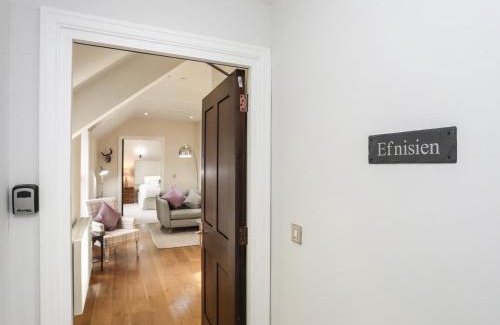 Harlech House | Harlech Apartments - Efnisien