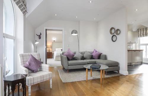 Harlech House | Harlech Apartments - Efnisien