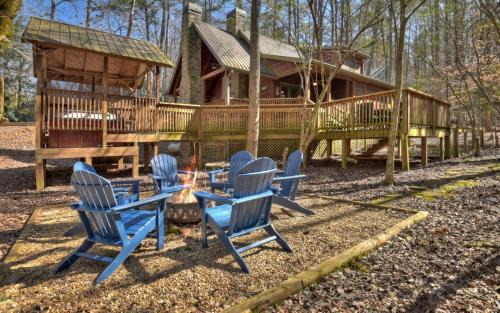Ellijay Villa | Harleys River Retreat - Pet-friendly hot tub