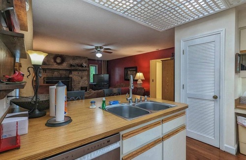 Lake Junaluska House | Harmony Hill Spacious Home with HotTub lake views| Pool Table