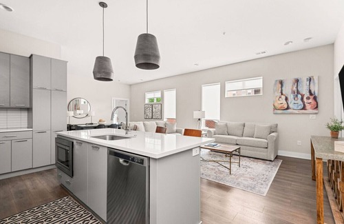 West End Apartment | Harmony Loft Spacious condo near Vandy