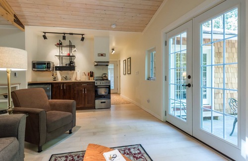 Point Roberts Cottage | Harmony Park Cottage at amazing Lily Point - Point Roberts Wa.