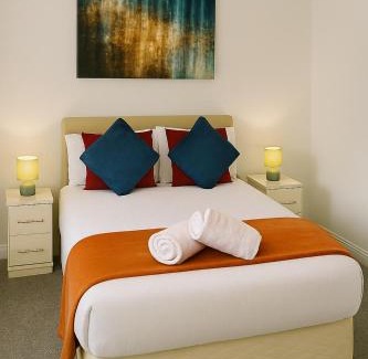 Leavesden Villa | Harry Potter Stay with Watford & London Links - Family house