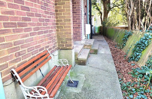 Watford Apartment | Harry's House (Muggles Welcome Too!) Swish & flick your way through Harrys House