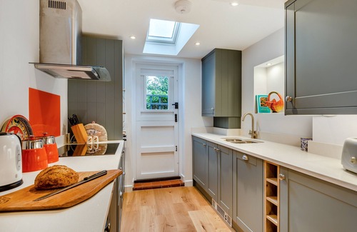 Wells House | Hart Cottage - One Bedroom House, Sleeps 2