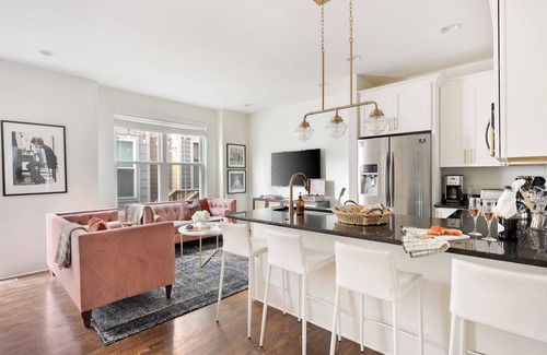 Chestnut Hill Cottage | Hart Suite 13 by Avantstay Gorgeous Town House w/Modern Amenities in Nashville!