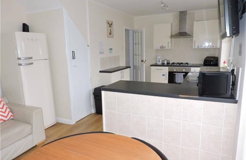 Stoke-on-Trent House | Hartshill – Private Double Bedroom with shared facilities