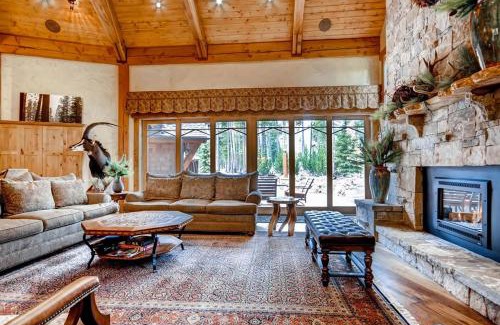 Peak 8 House | Hatari Lodge Holiday home