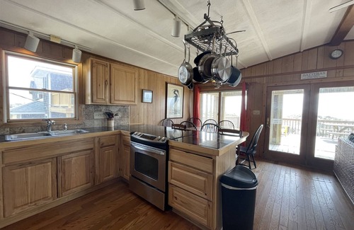 Hatteras Cottage | Hatteras Jack Oceanfront Cottage with a great ocean view!