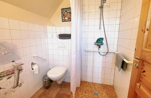 Emmelsbuell-Horsbuell House | Haus Benninghusumer Deichweg, eingezäunt, Hunde Willkommen, Kamin, ruhig gelegen, WLAN