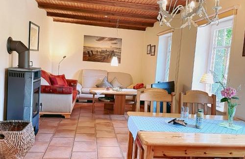 Emmelsbuell-Horsbuell House | Haus Benninghusumer Deichweg, eingezäunt, Hunde Willkommen, Kamin, ruhig gelegen, WLAN